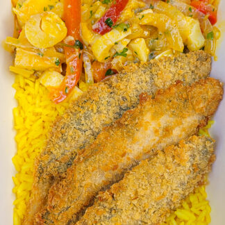Moqueca de banana da terra, arroz e farofa de couve