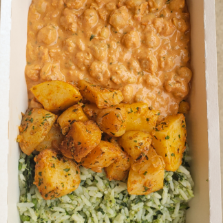 Estrogonofe de grão de bico, arroz cateto integral com beterraba e batatas coradas
